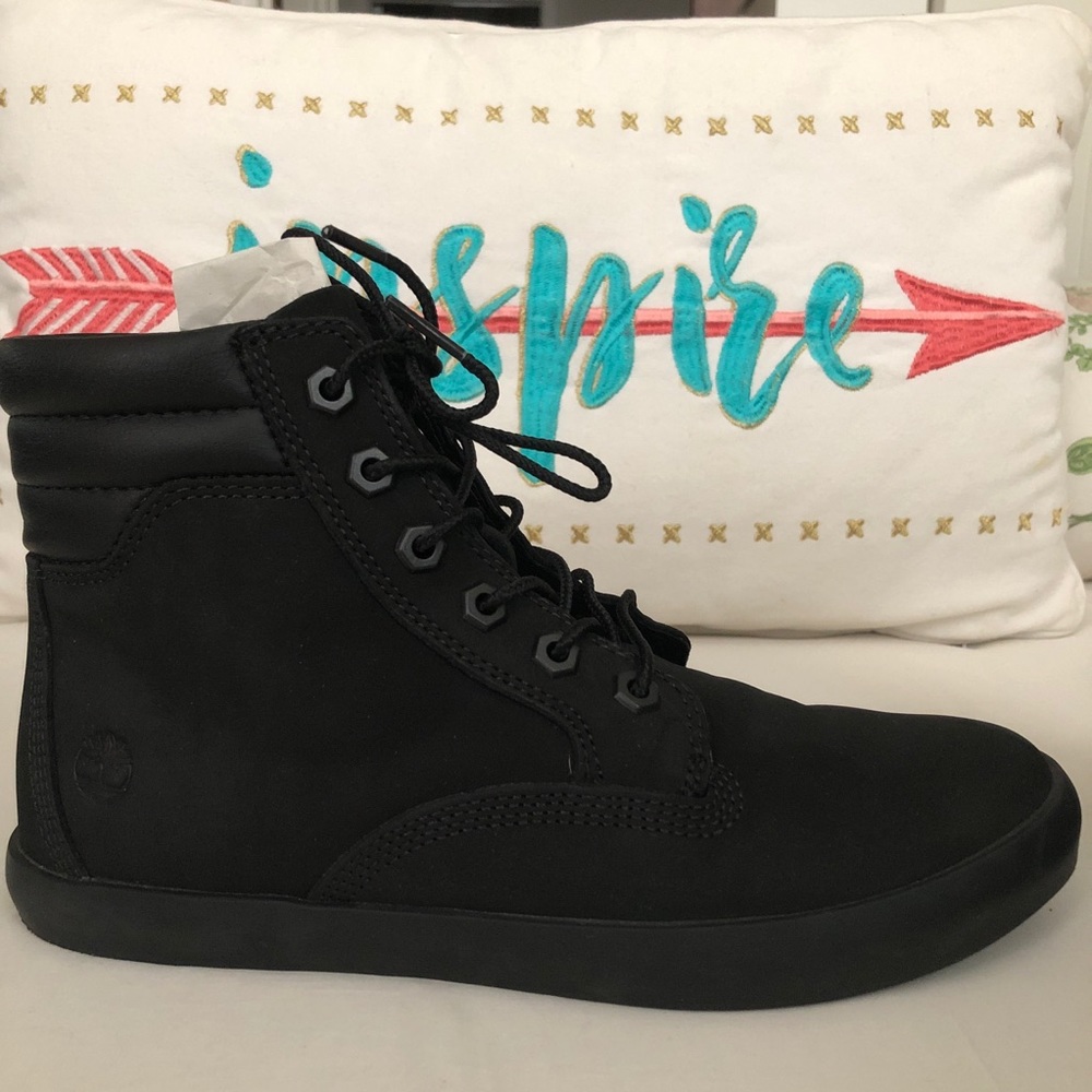 Women's TIMBERLAND Sneaker Size  7 1/2